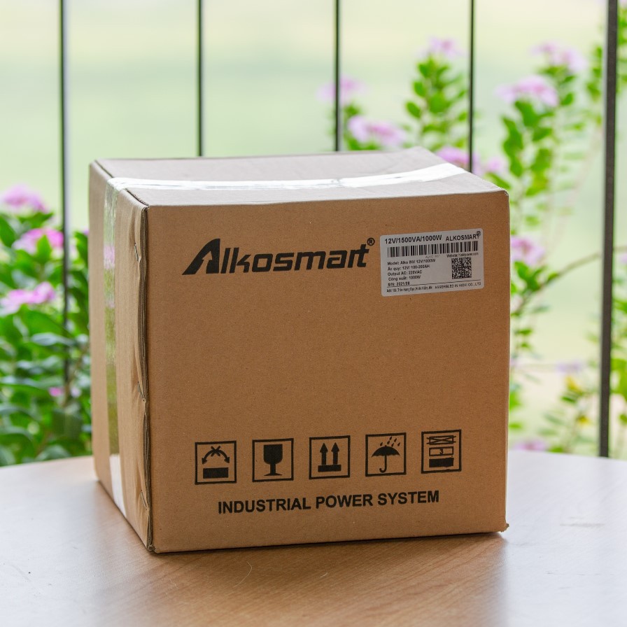 Máy kích điện 12V lên 220V sóng Sine tinh khiết chuẩn hàng NHẬT BẢN 1500VA/850W kiêm sạc bình ắc quy tự ngắt