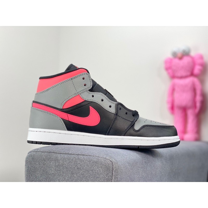 [ 𝙊𝙍𝘿𝙀𝙍 ] Giày Air Jordan 1 Màu Hồng - đen cổ vừa