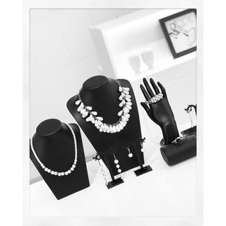 Cổ da trưng bày dây chuyền trang trí shop Zinhstore
