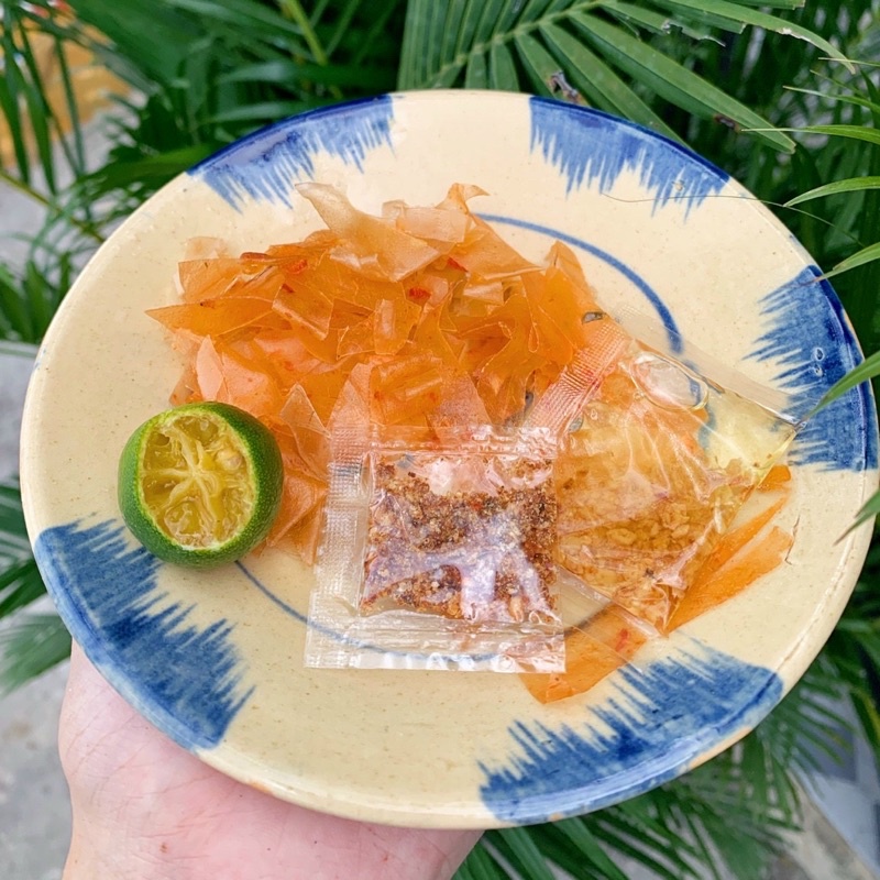 Xâu bánh tráng dẻo sợi dầu tỏi