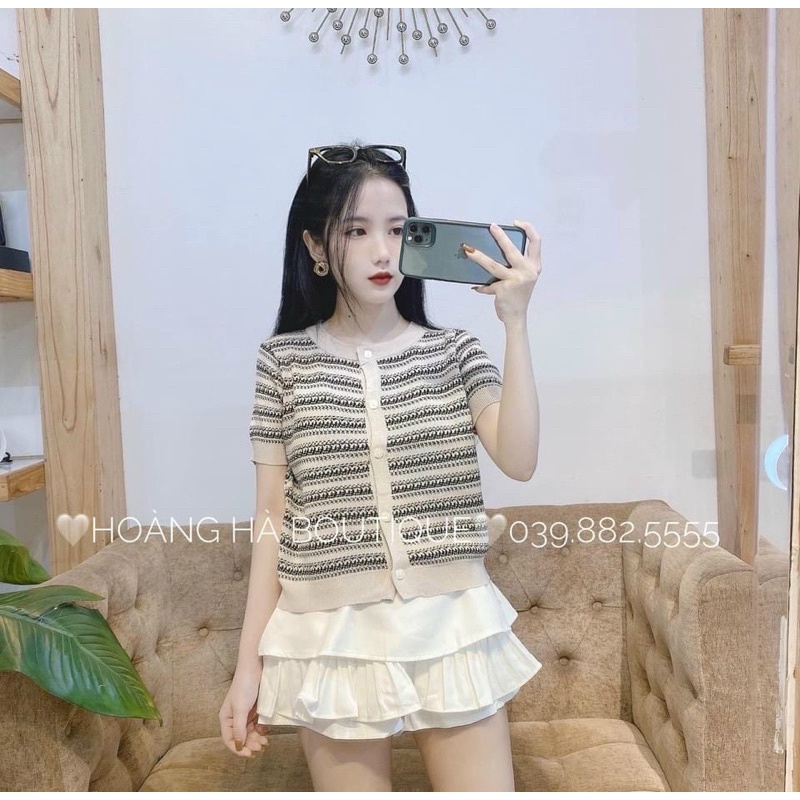 Áo len kẻ ngang cổ tròn cúc giữa ngắn tay vải len mỏng co giãn AL8514 - NhiNhi Shop