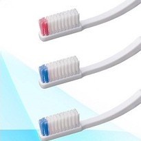 Bàn chải đánh​ răng‎ TRISA Fresh Hard Thụy Sĩ