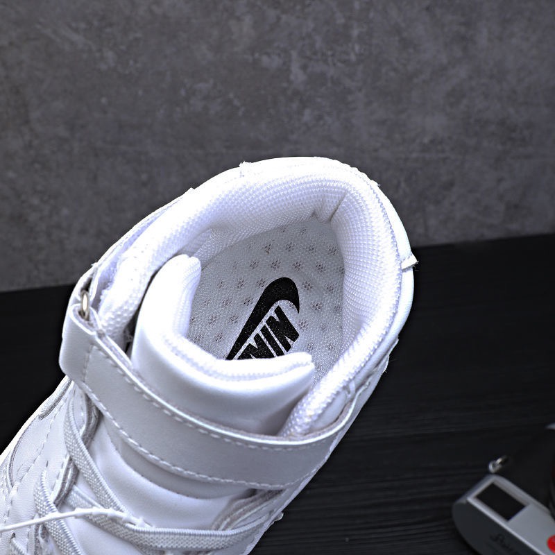 Giày thể thao Nike Air Force Oneone họa tiết graffiti cá tính dành cho bé