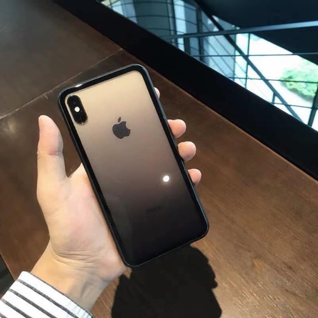 Ốp viền màu phai lưng lộ thân máy đang hót quá. Đừng bỏ lỡ siêu phẩm này các anh chị ơi. Có sẵn Ip6 - Xs Max.