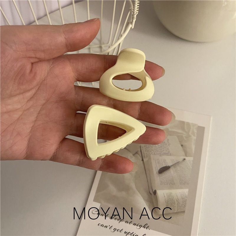 Kẹp Tóc Hình Tam Giác Màu Cà Phê Thiết Kế Mới Xinh Xắn Thời Trang Dành Cho Nữ