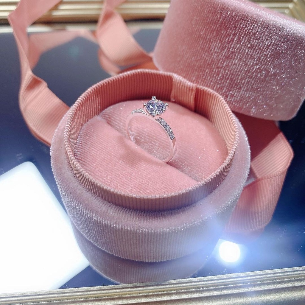 Nhẫn bạc ý 4 chấu nạm đá tinh tế, nhẫn cầu hôn nạm đá sáng sang tay