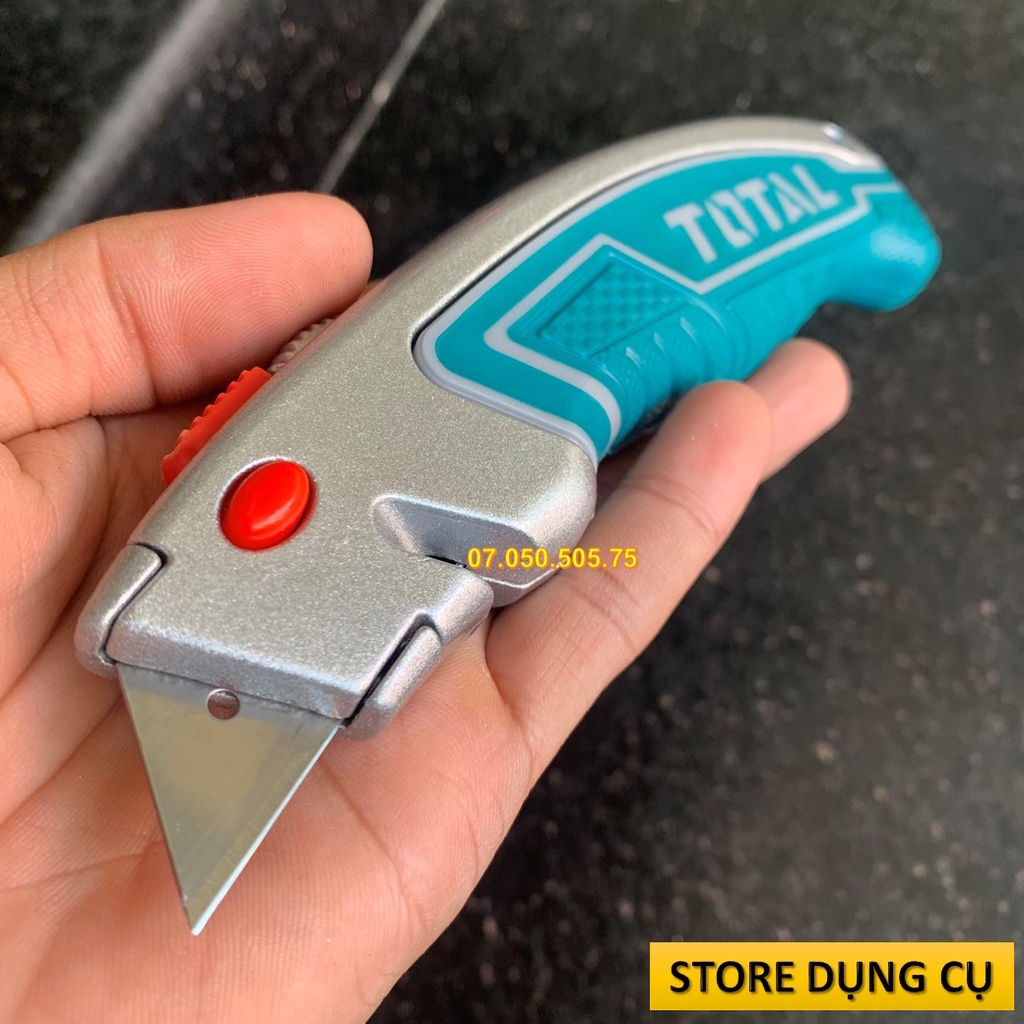 Dao rọc giấy cao cấp TOTAL THT5126128 | Dao cắt đa năng kích thước lưỡi 61x19mm, lưỡi SK5, kèm 6 lưỡi cắt