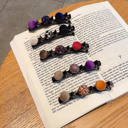 Kẹp Tóc Đính Quả Bóng Lông Phong Cách Pháp Cổ Điển Dành Cho Nữ