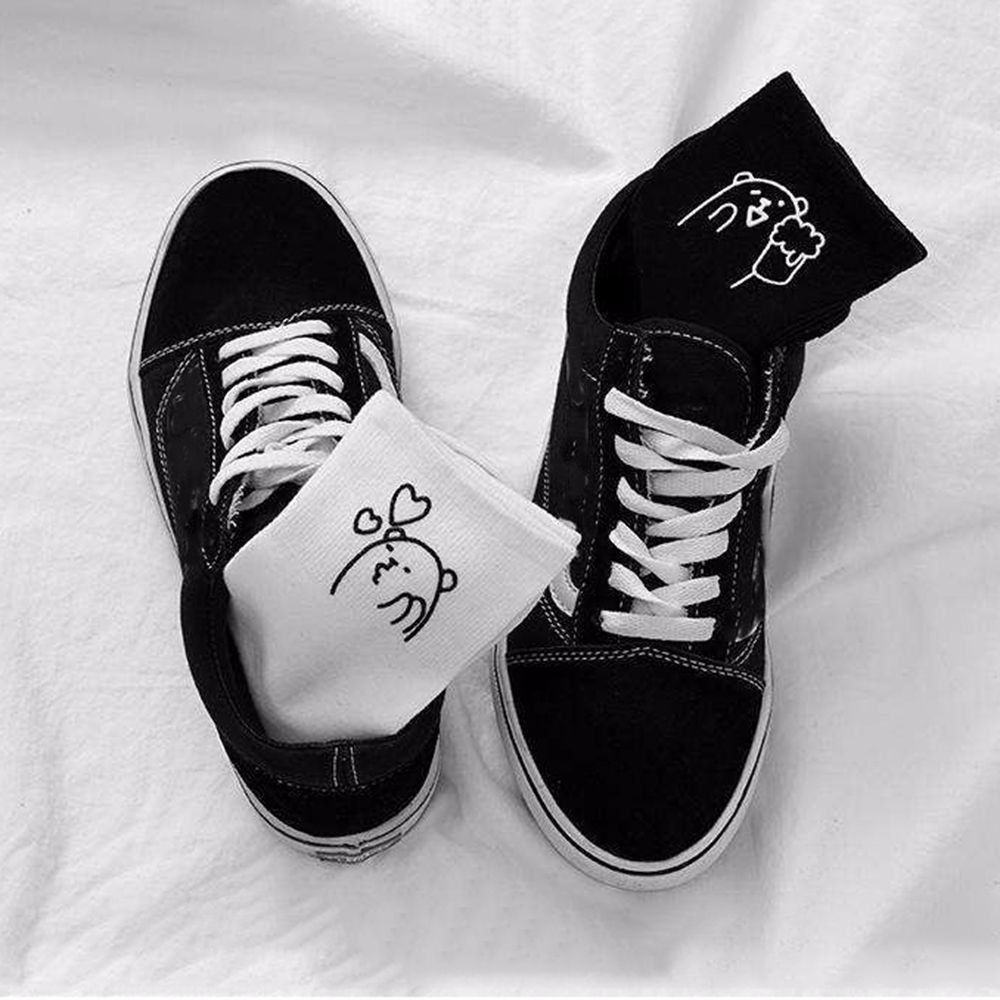 Đôi Vớ Cotton Thoáng Khí In Hình Gấu Màu Trắng / Đen Phong Cách Nhật Bản Dành Cho Nữ