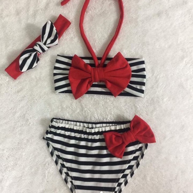 Bikini đi biển chụp hình siêu kute