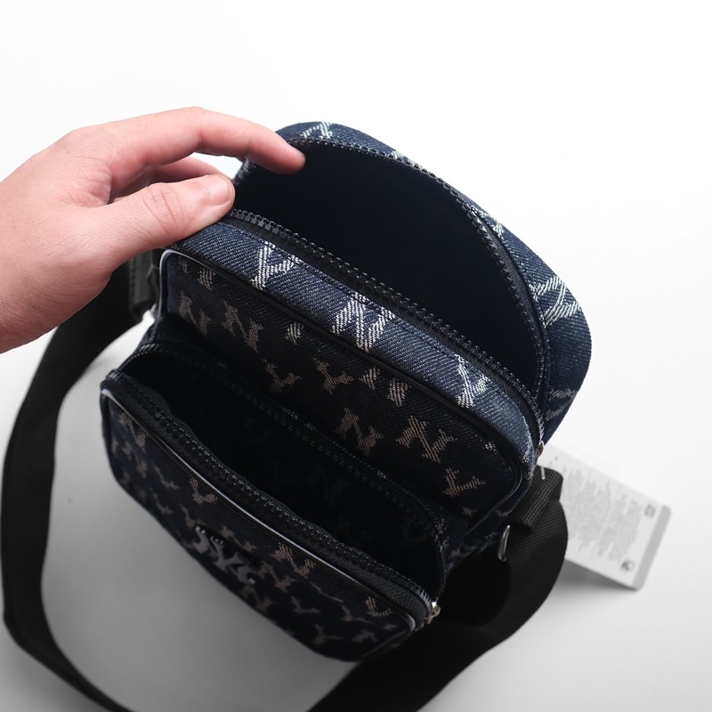 Túi đeo chéo ny mlb denim dáng đứng unisex chất bò có tem mác