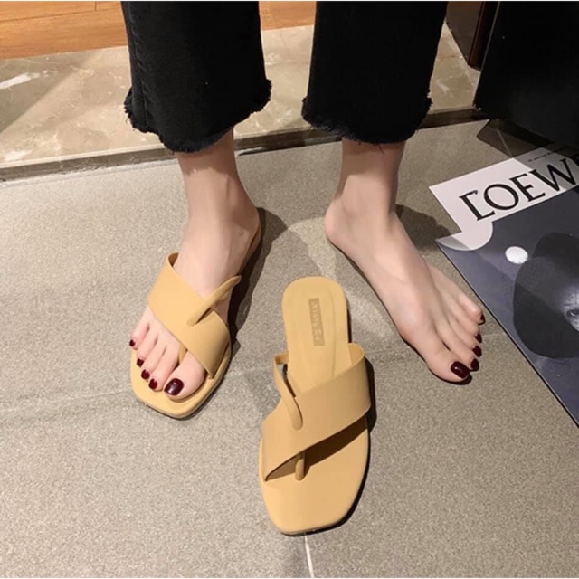 Sandal xỏ ngón