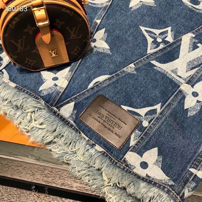 Áo khoác bò nữ vải denim in hoạ tiết logo màu sắc thực tế dễ phối đồ louis vuitton LV
