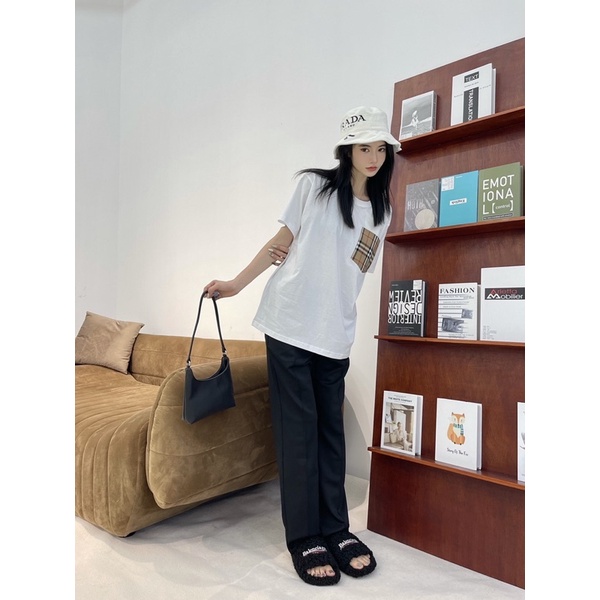 Áo thun nữ tay ngắn cổ tròn có túi ngực màu kẻ thương hiệu Burberry BBR cao cấp