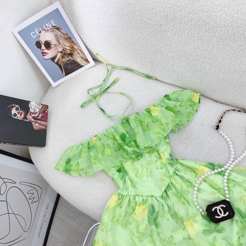 Đầm hoa bẹt vai bèo dây cổ yếm