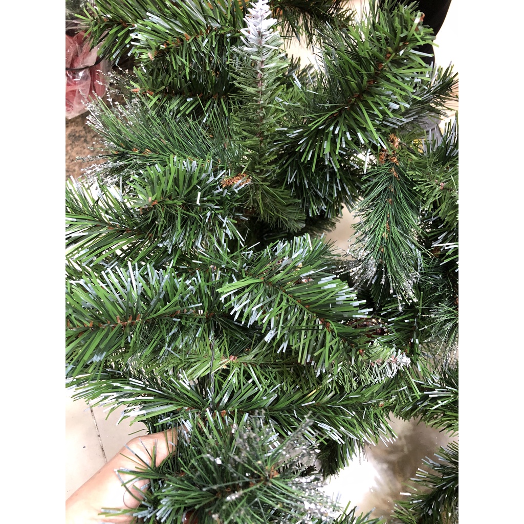 Dây thông xanh 3 loại lá gắn sẵn quả thông dài 2,7m trang trí Giáng Sinh Noel làm vòng nguyệt quế viền cửa