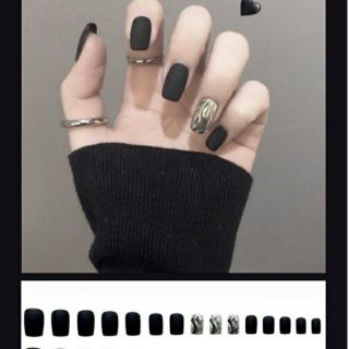 Bộ 24 móng tay giả nhám đen sóng nước