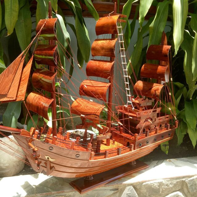 Thuyền gỗ hương - thuận buồm xuôi gió