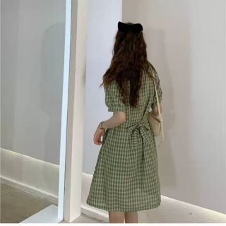 Váy kẻ caro thắt lưng eo