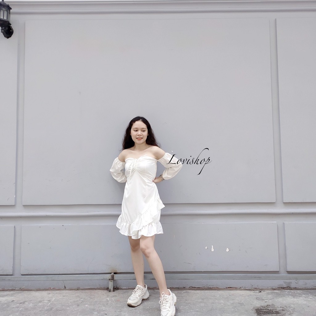 Đầm nhún ngực trễ vai có hai màu trắng và đen