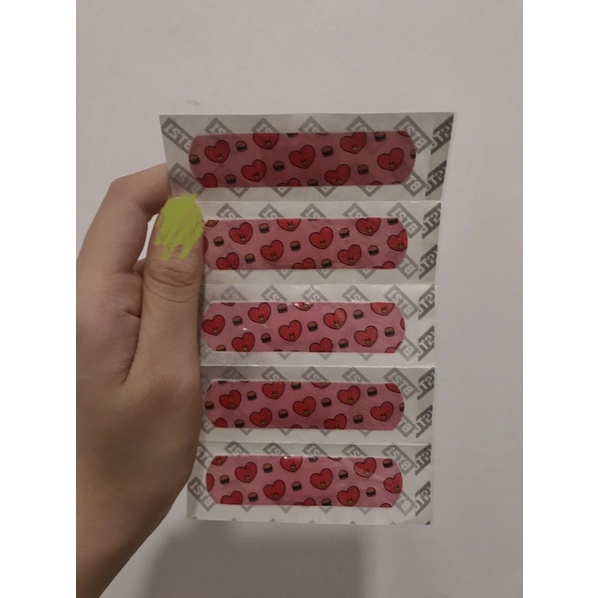 set 5 cái urgo(ơ gâu) hình tata bt21(new 100%) (tặng kèm sticker bt21, bánh, kẹo v.v)