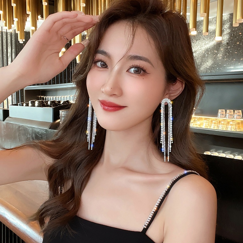 Bông tai Bell Mew dáng dài đính đá lấp lánh siêu sao BT272