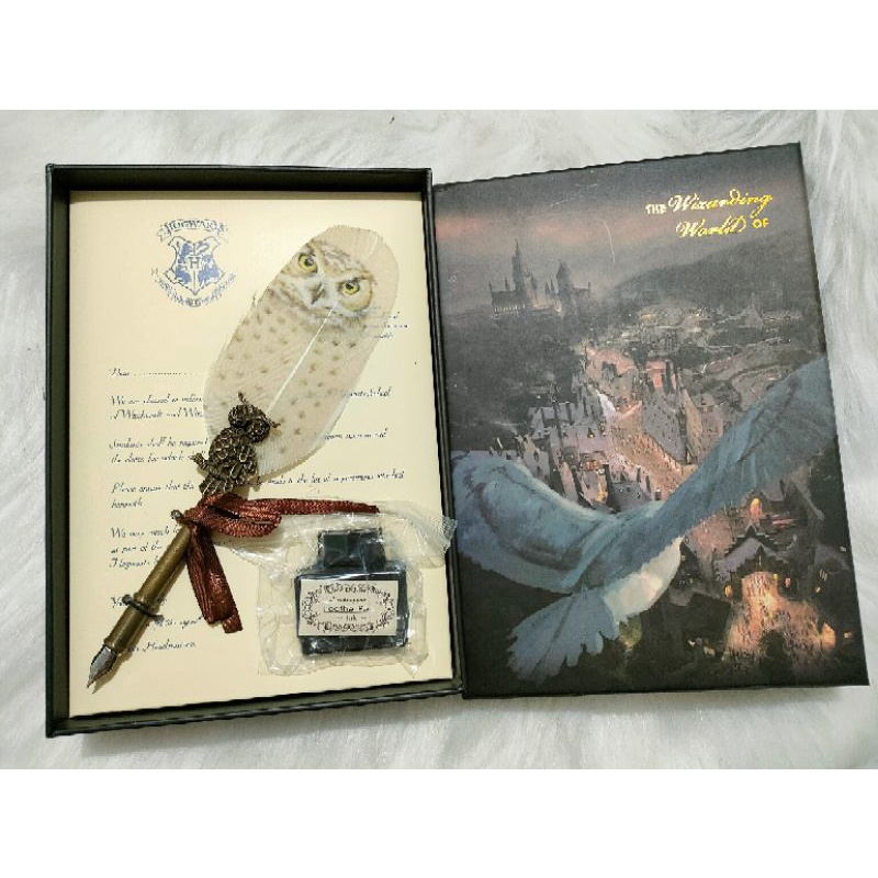 Set bút cú mèo Harry Potter kèm lọ mực.