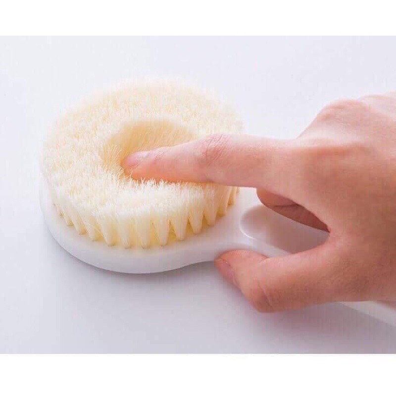 Cây bàn chải cọ lưng chà lưng Nhật Bản cao cấp Muji có hộp giúp masage tẩy da chết chất liệu lông mềm