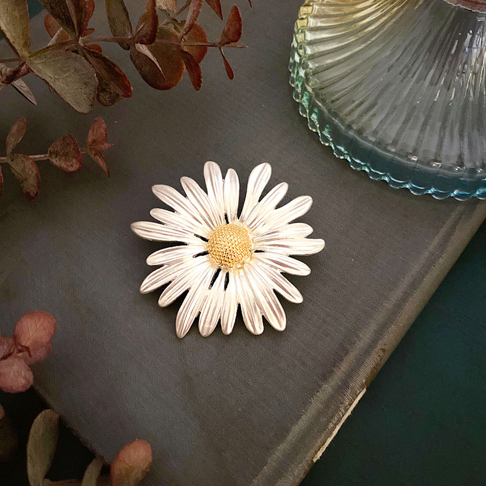 SOMEDAYZL Elegant Brooch Pin Plant Collar Accessories Fashion Jewelry Best Gift Daisy Women Man Flowers Metal Vintage Suit Scarf Clip