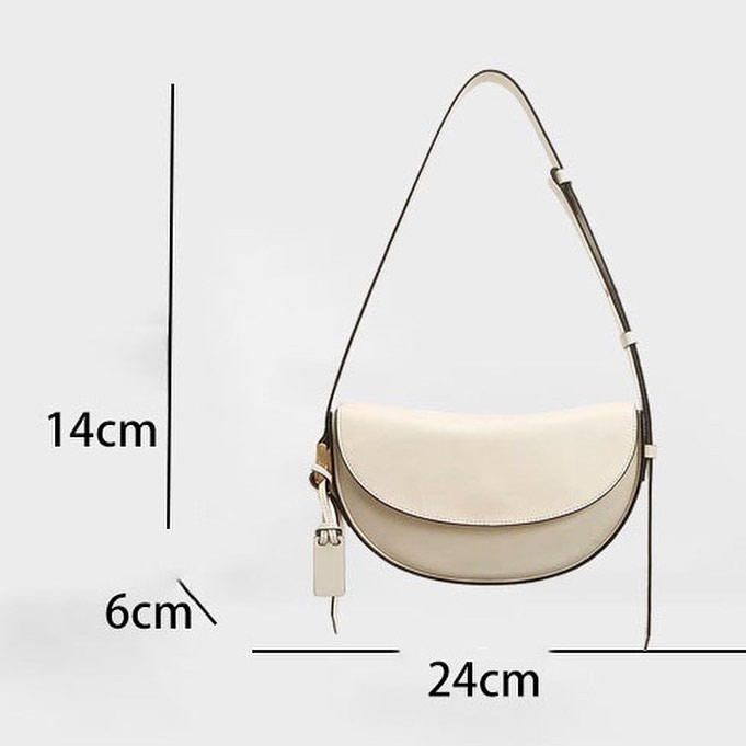 Túi đeo chéo vầng trăng Moon Ga Young trong phim True Beauty