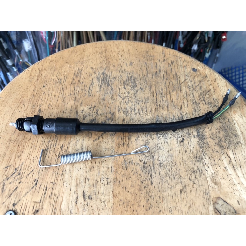Công tắc stop chân + lò xo cho anh em dọn xe honda 67 + cub