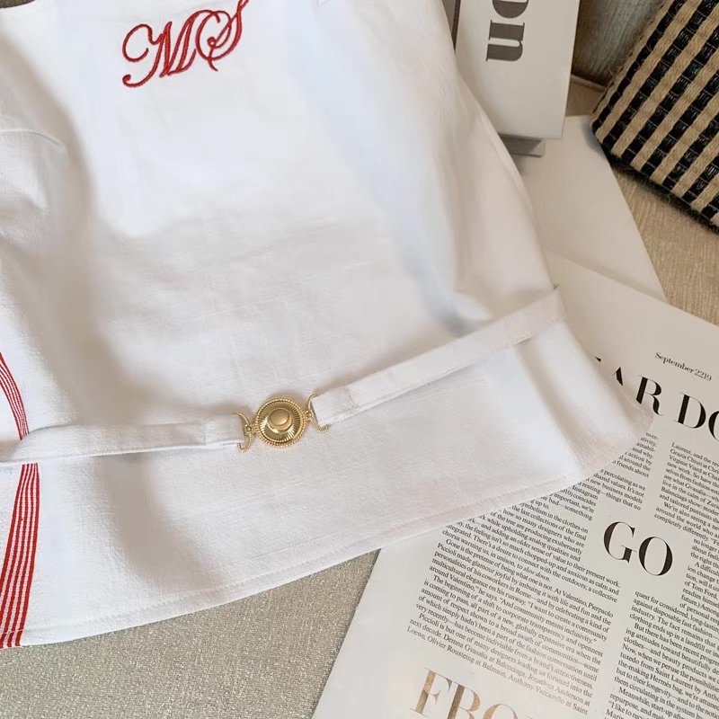 Áo yếm trắng hở lưng giống Jennie BLACKPINK