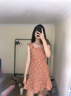 Váy hai dây chấm bi