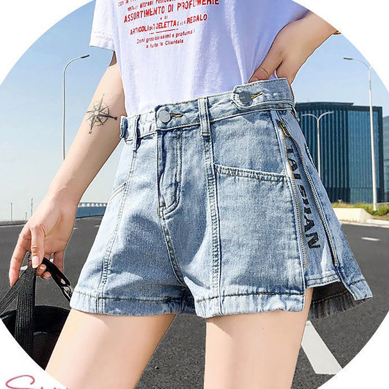 Quần short denim IELGY lưng cao xẻ tà thời trang năng động cho nữ