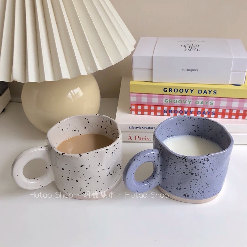Cốc sứ Hàn Quốc hoa tiết vẩy mực chấm bi, cốc uống cafe có quai sẵn trắng
