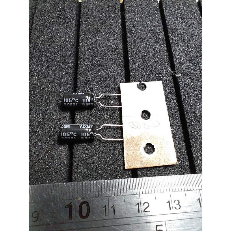 10 tụ 10uf/35v hoặc 22uf/16v Nichicon chính hãng . Mới .