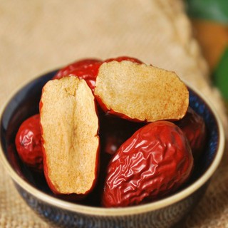 1kg Táo Đỏ Tân Cương Loại To sang màu quả ngọt.