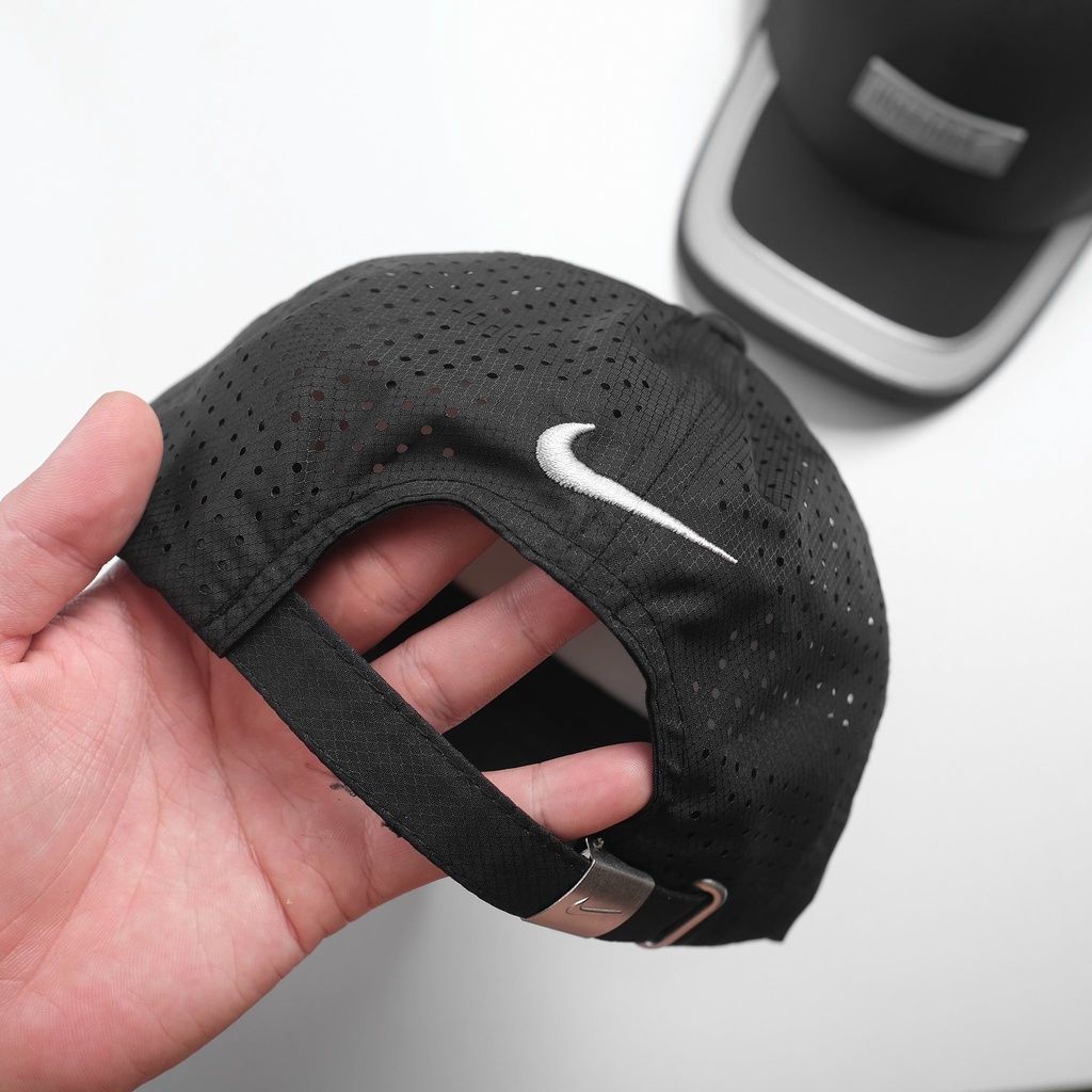 Mũ lưỡi trai nam nữ thương hiệu NIKE chất liệu dù lazer có lỗ thoáng khí thích hợp chơi thể thao chạy bộ