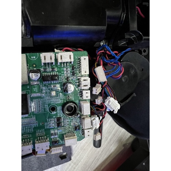 Main robot hút bụi