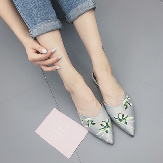 Giày sục hình thêu nữ ( hàng order) 2018