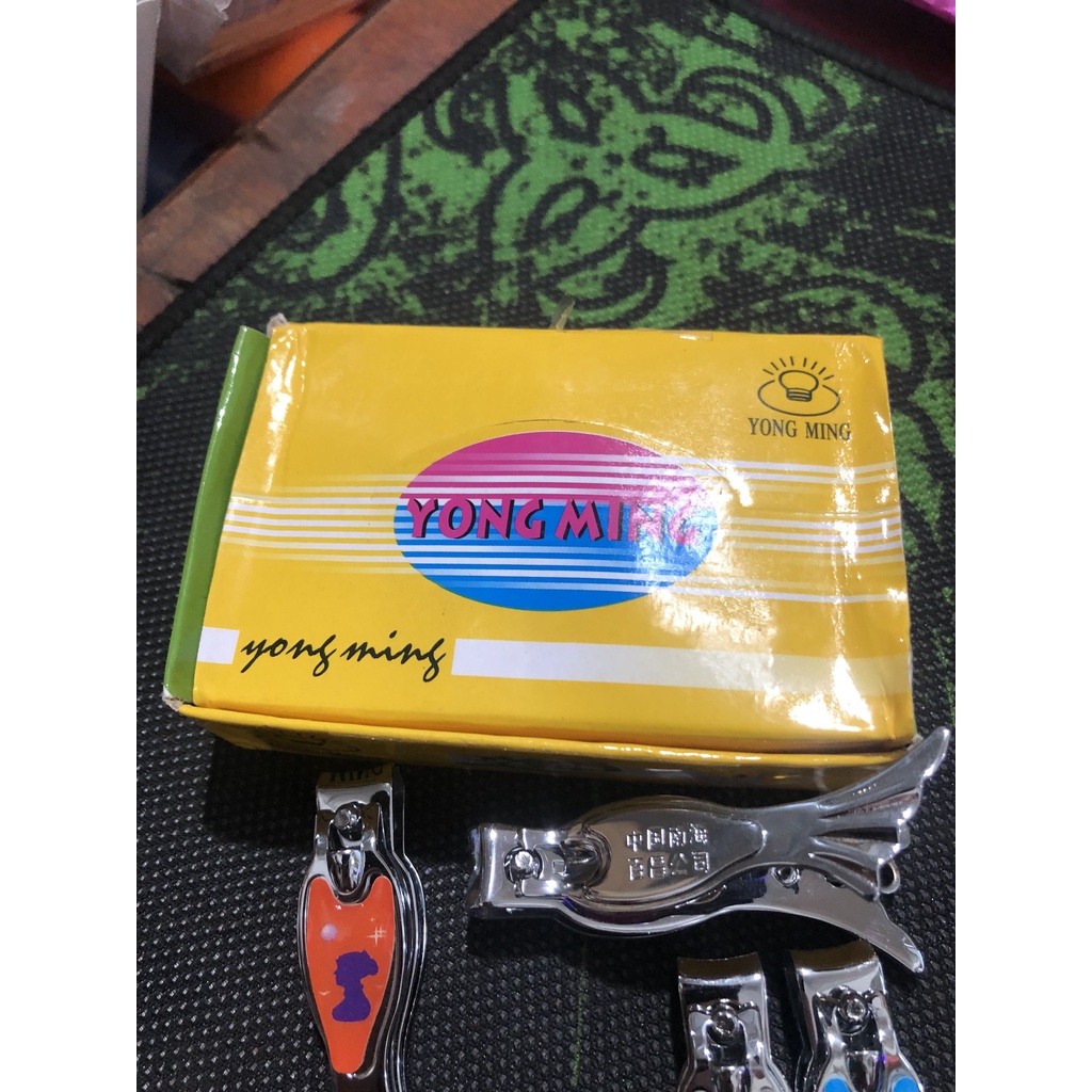 Bấm Móng Tay Con Cá