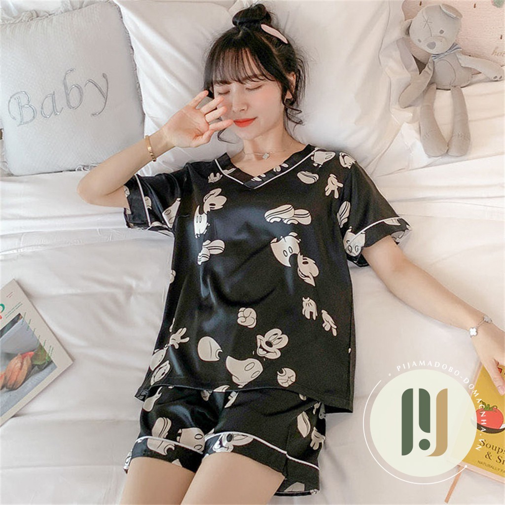 Đồ bộ pijama, bộ lụa cộc đùi cổ chữ V hoạ tiết hoạt hình | BigBuy360 - bigbuy360.vn