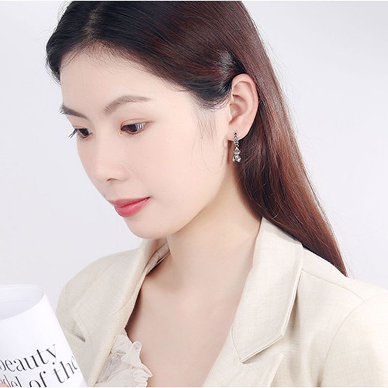 Đôi Khuyên Tai Dài Gắn Núm Tua Thời Trang Cho Nữ