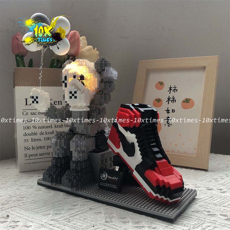 Mô hình lắp ráp ống bút Kwas và giày sneaker có đèn tặng trẻ em bạn trai , decor bàn học 10xtimes