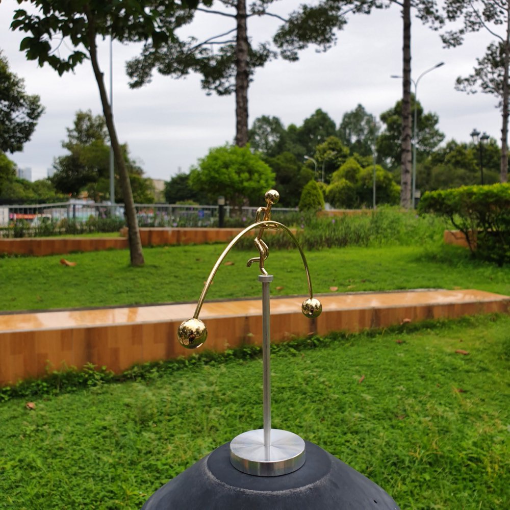 Tượng giữ thăng bằng trang trí bàn làm việc, quà tặng.