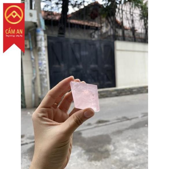 Kim tự tháp thach anh hồng size 4x4 cm