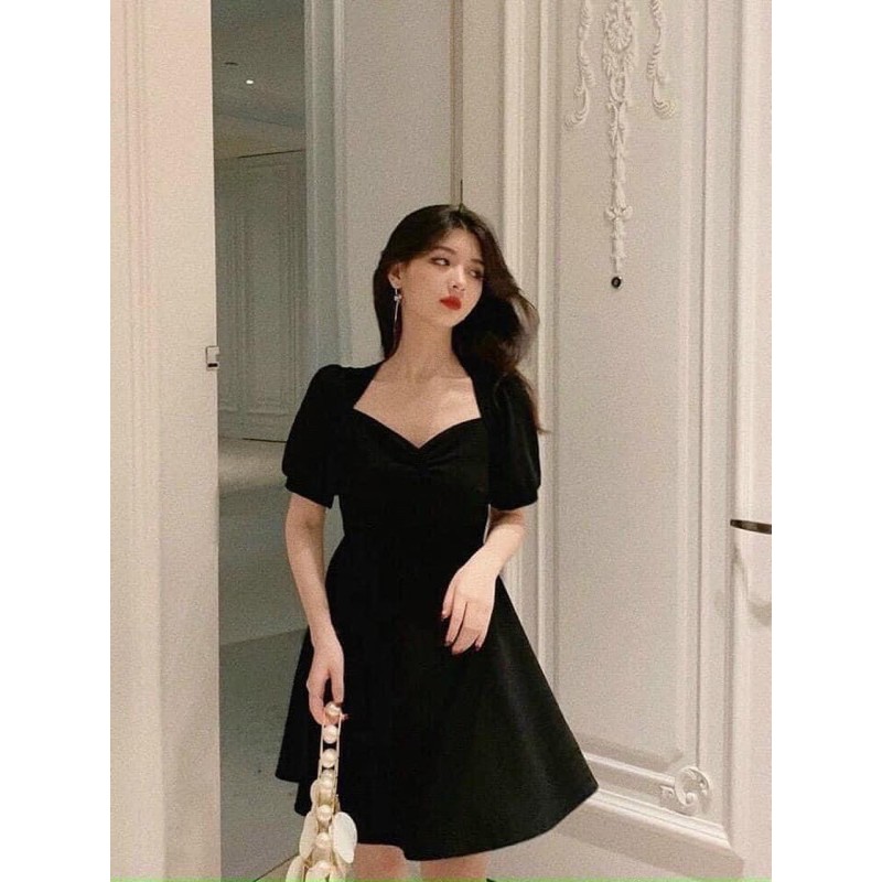 ĐẦM ĐEN DỰ TIỆC, HỞ LƯNG CỰC SANG