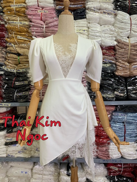 Váy tay bồng lệch tà phối ren