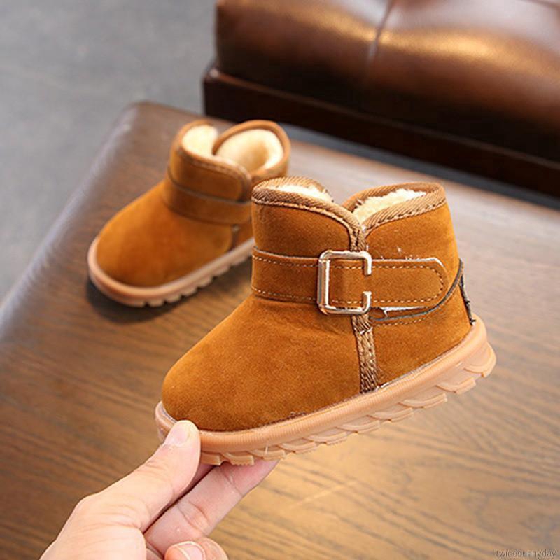 Giày boot vải bông ấm áp kiểu dáng xinh xắn cho các bé