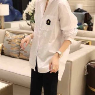 Áo sơ mi thêu hoa cúc